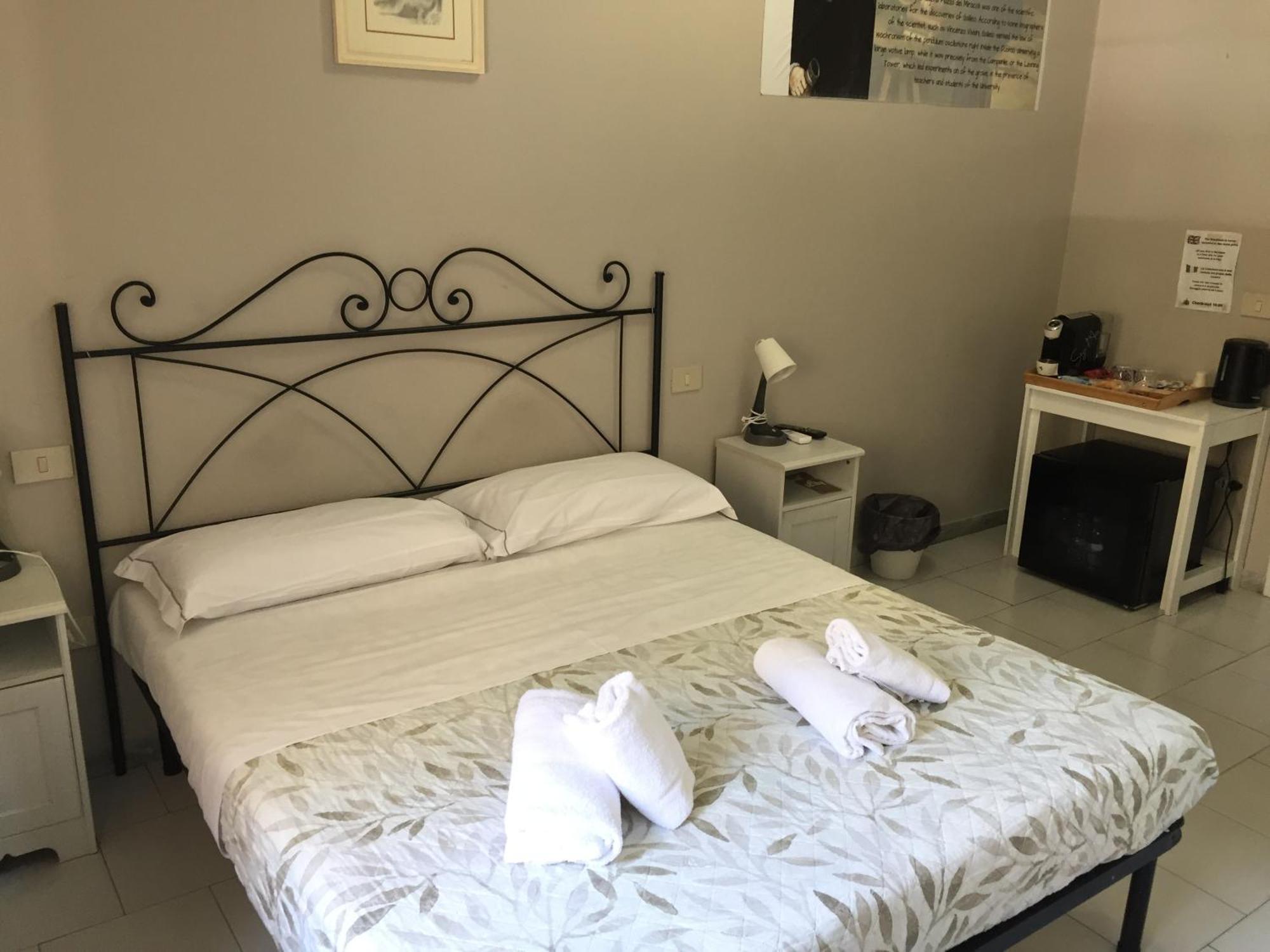 6 Keys Bed & Breakfast Pisa Exterior photo