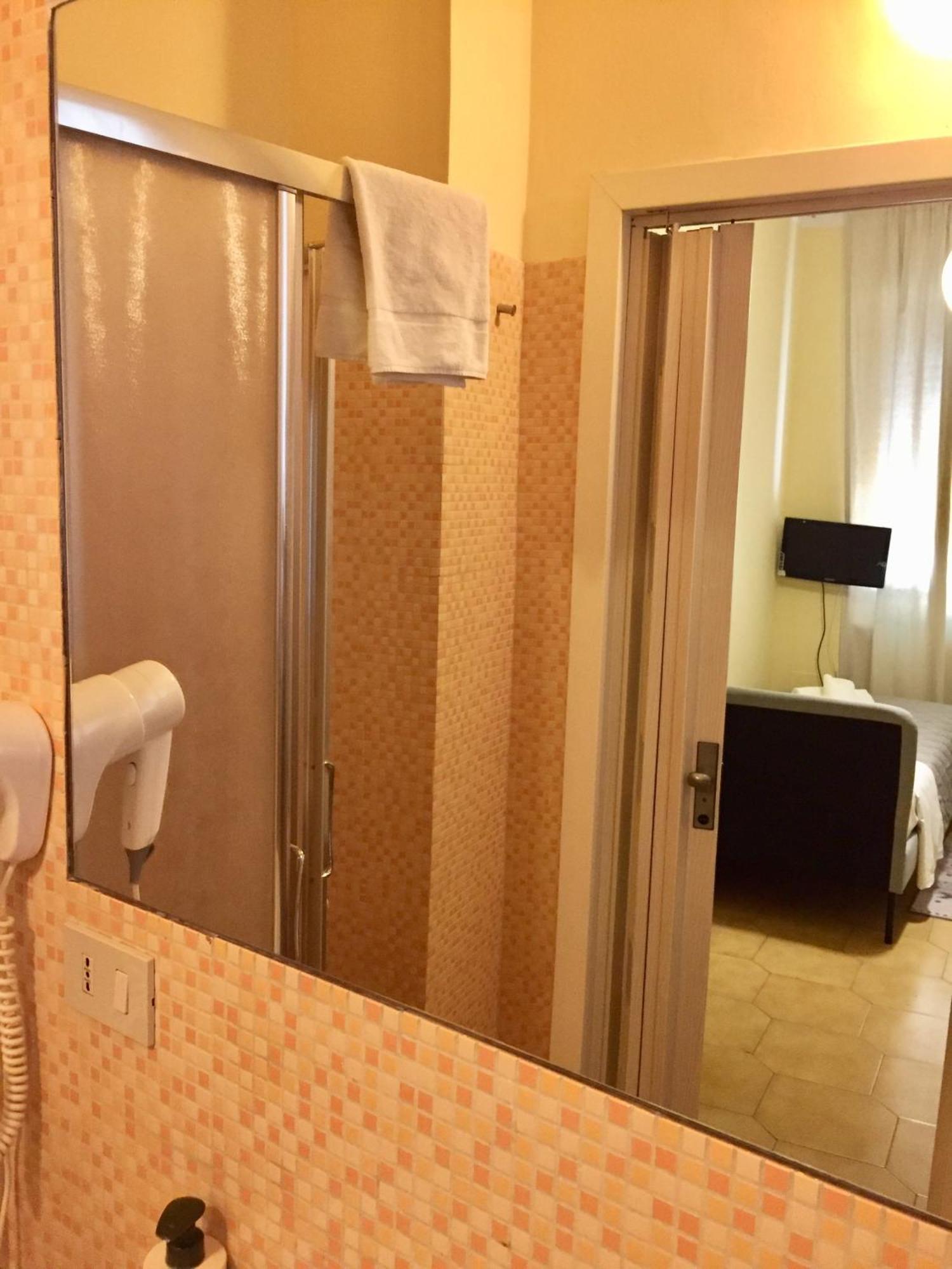 6 Keys Bed & Breakfast Pisa Exterior photo